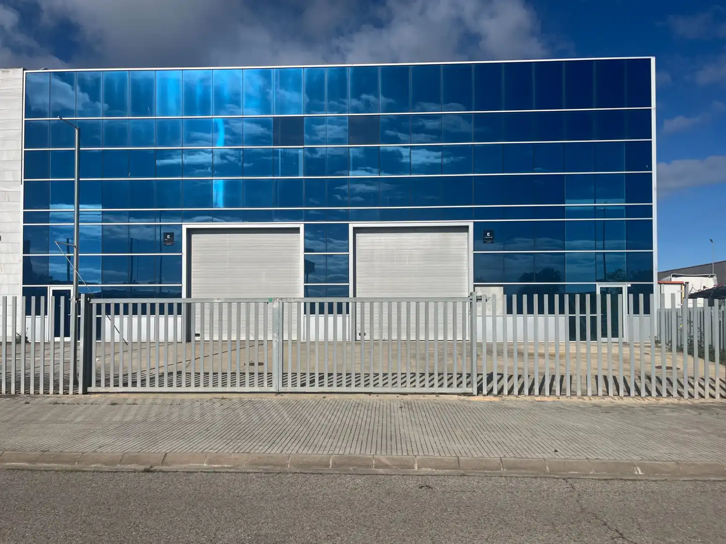 Vista exterior de Nave industrial en venta en Salt con Calefacción y Alarma