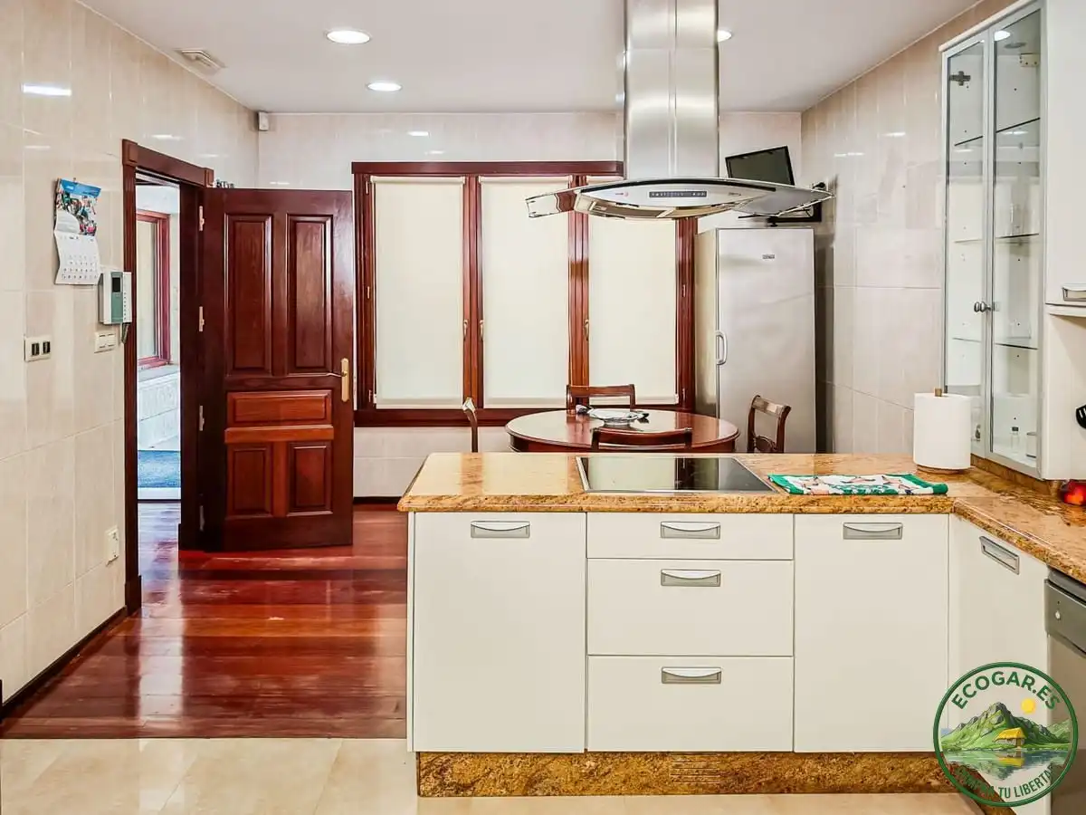 Cocina de Casa o chalet en venta en Nava con Calefacción, Jardín privado y Parquet