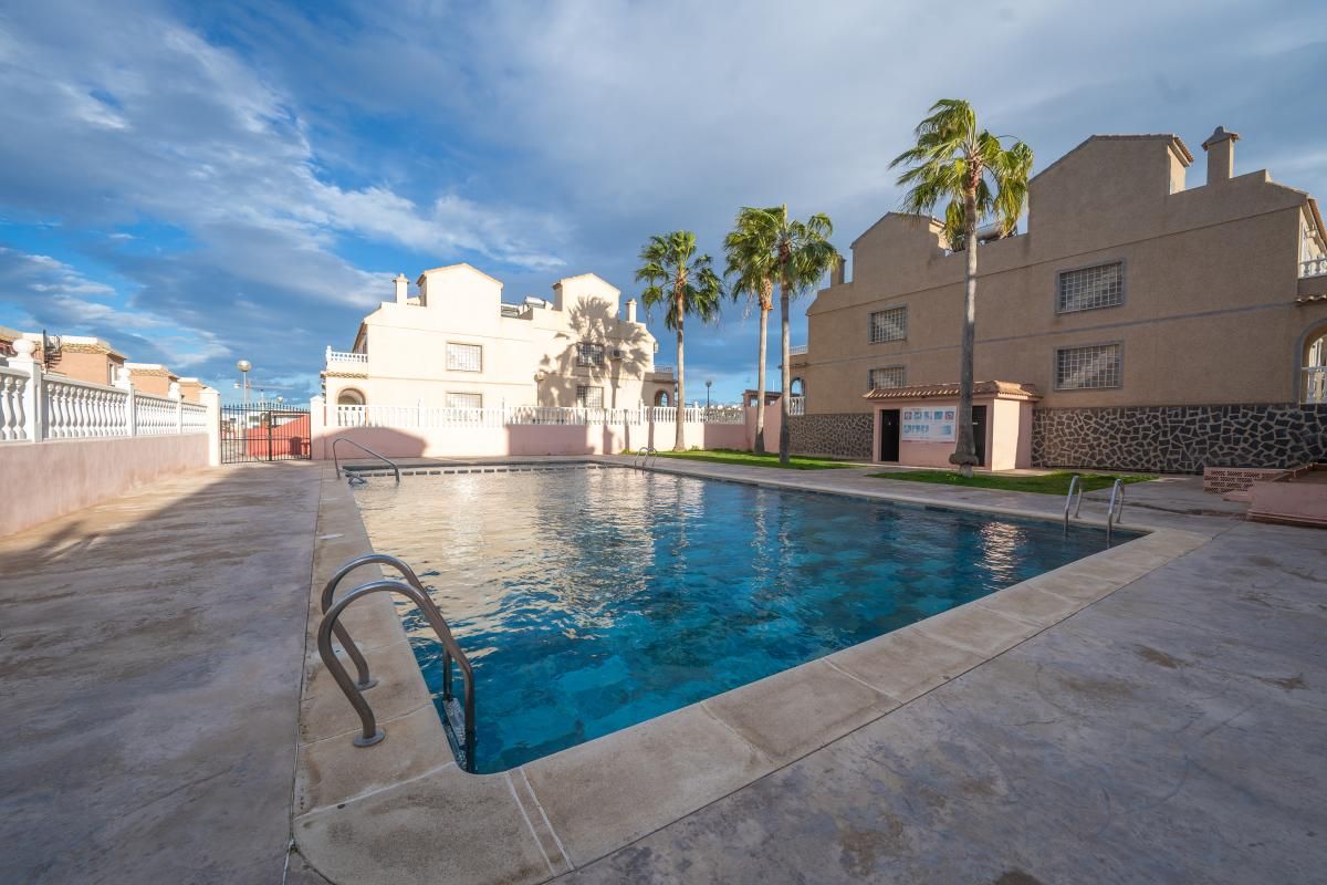 Piscina de Planta baja en venta en Santa Pola con Aire acondicionado, Calefacción y Piscina