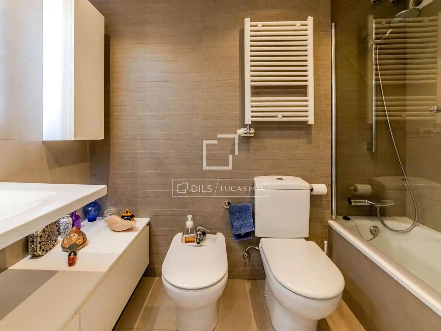 Bathroom of Attic for sale in Sitges  with Air Conditioner, Terrace and Swimming Pool
