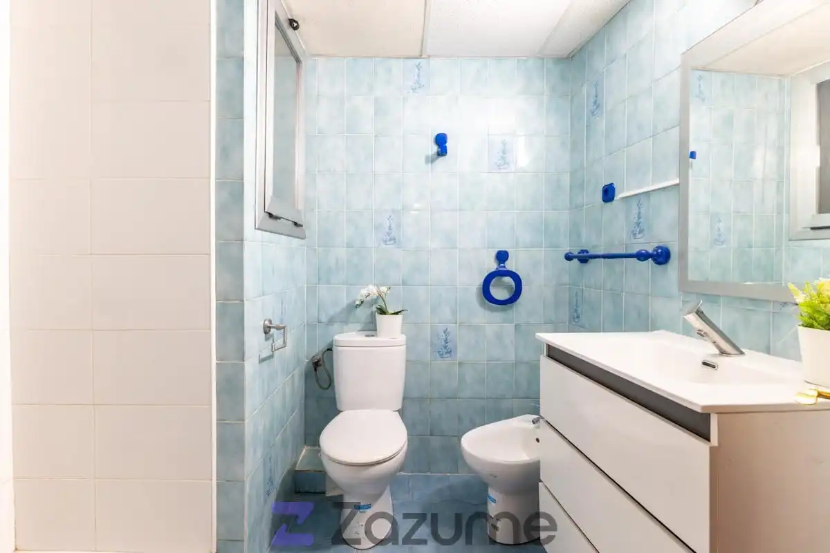 Baño de Piso para compartir en Valencia con Calefacción, Amueblado y Horno