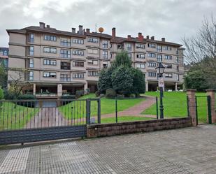 Vista exterior de Àtic de lloguer en Gijón  amb Calefacció, Parquet i Terrassa