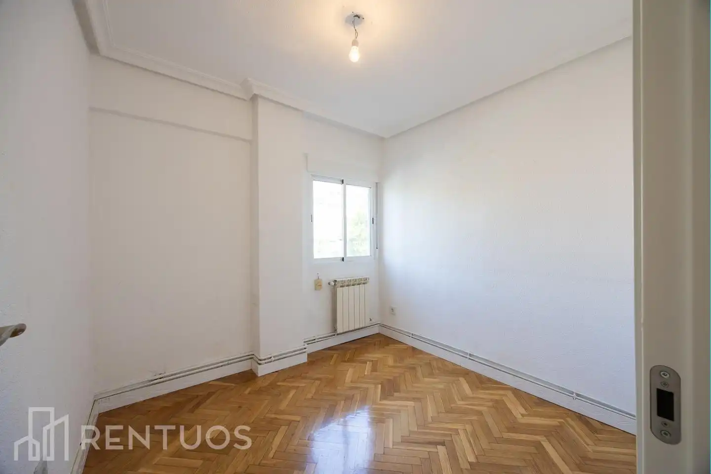 Flat for rent in Calle Parque de Cabañeros, Parque Lisboa - La Paz