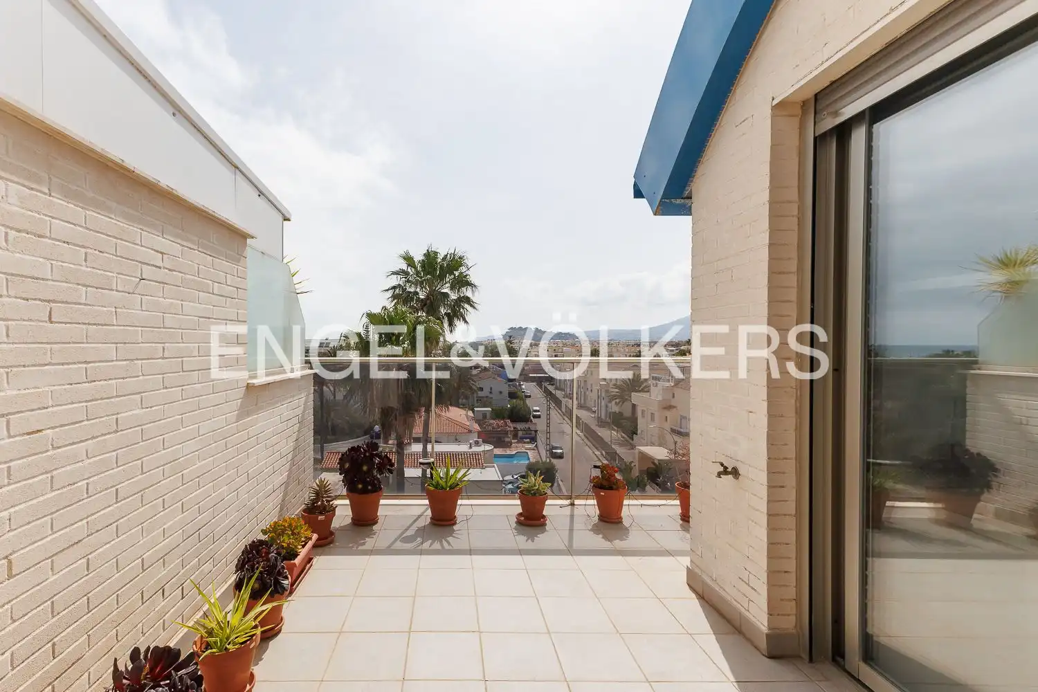 Terraza de Ático en venta en Dénia con Aire acondicionado, Calefacción y Jardín privado