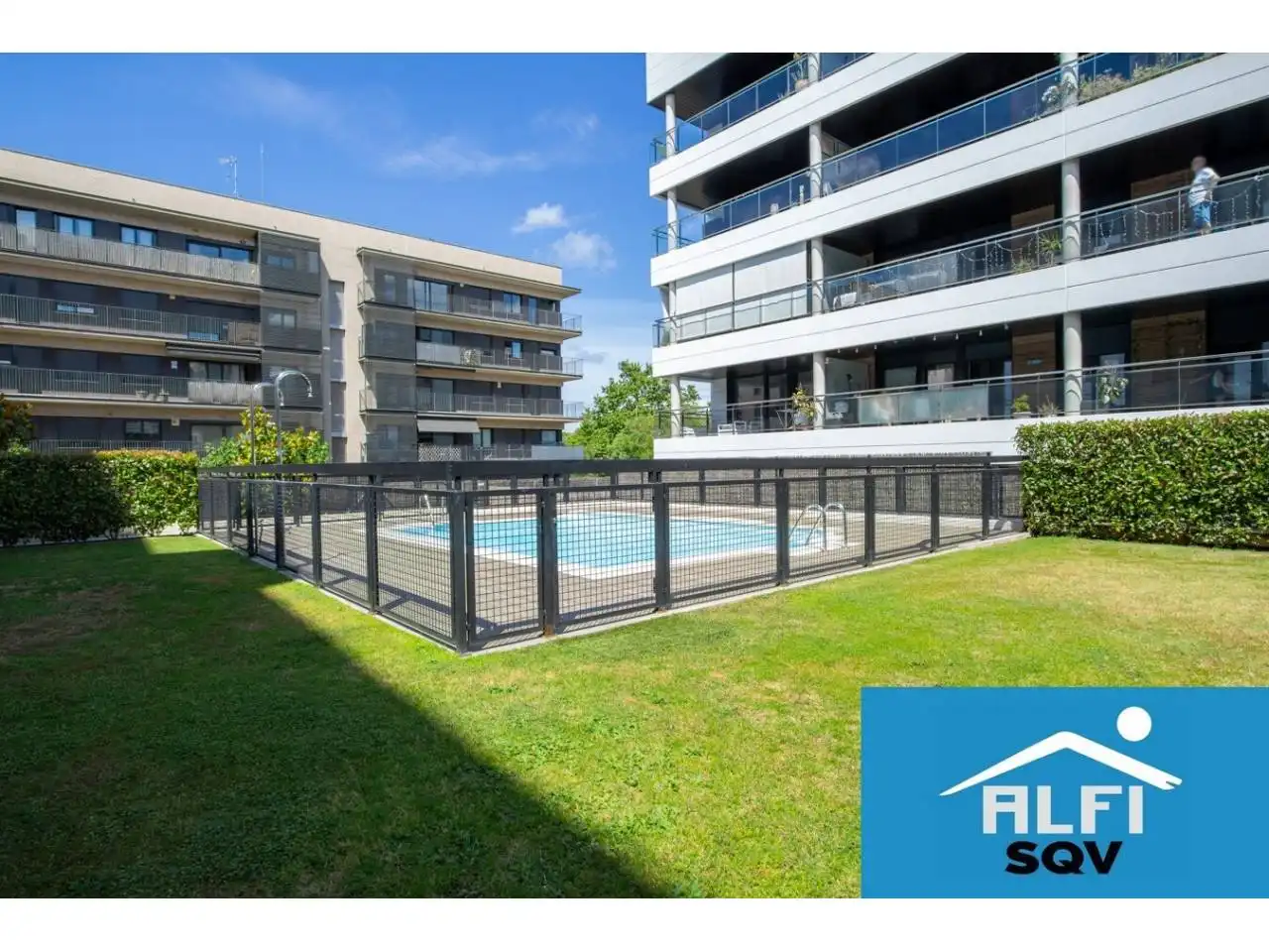 Swimming pool of Flat for sale in Sant Cugat del Vallès  with Air Conditioner, Heating and Terrace