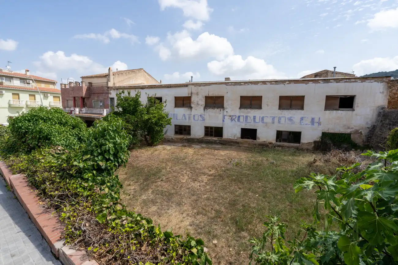 Vista exterior de Terreny industrial en venda en Godall