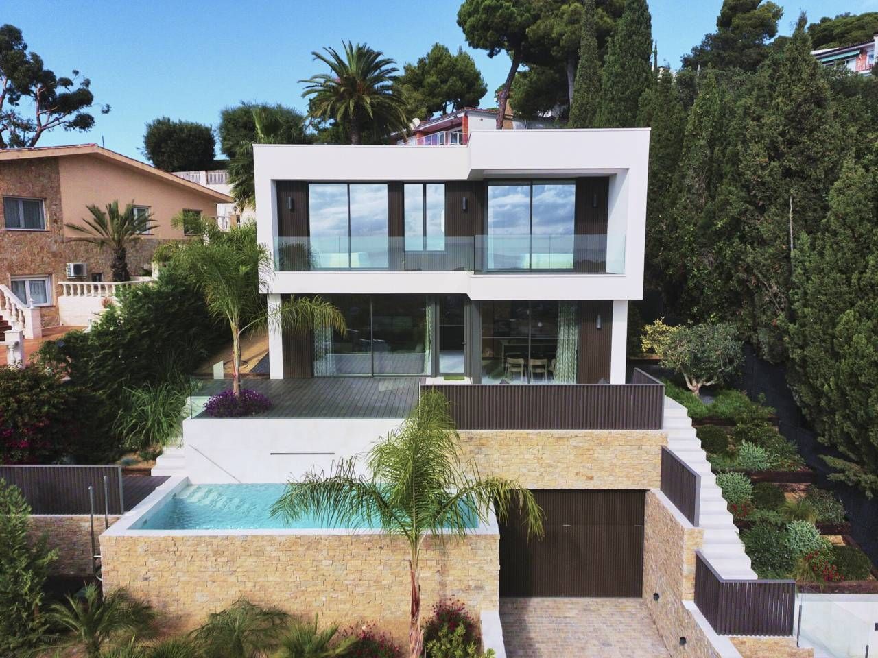 Vista exterior de Casa o xalet en venda en Lloret de Mar amb Aire condicionat, Calefacció i Jardí privat