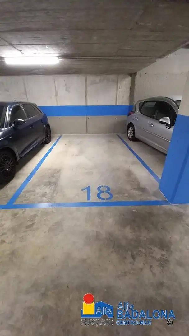 Parking of Attic for rent in Badalona  with Air Conditioner, Heating and Parquet flooring