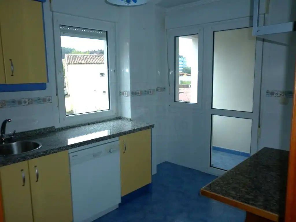 Piso con ascensor en venta en Los Campos - Trasona