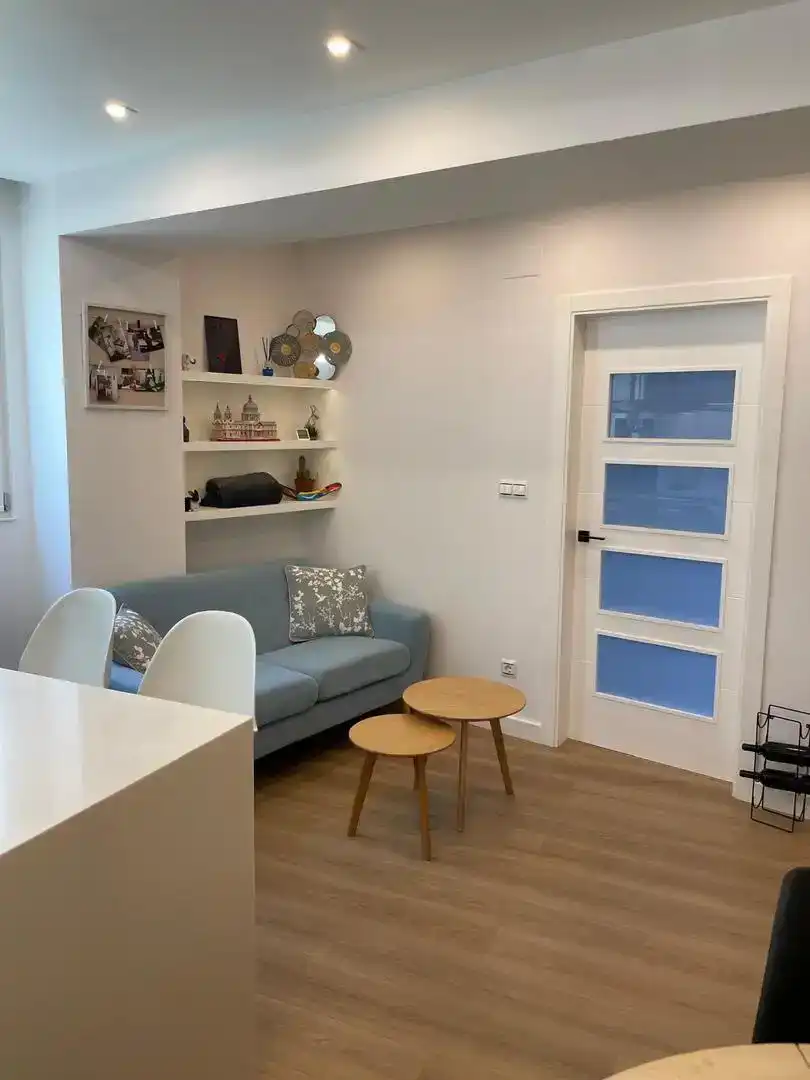 Wohnzimmer von Wohnung zur Miete in Mugardos mit Parkett, Abstellraum und Möbliert