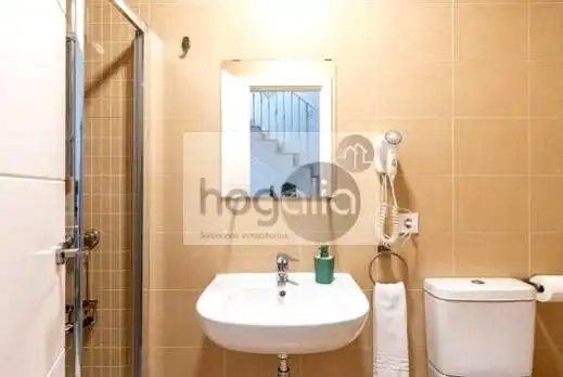Baño de Ático de alquiler en Sevilla con Aire acondicionado, Terraza y Amueblado