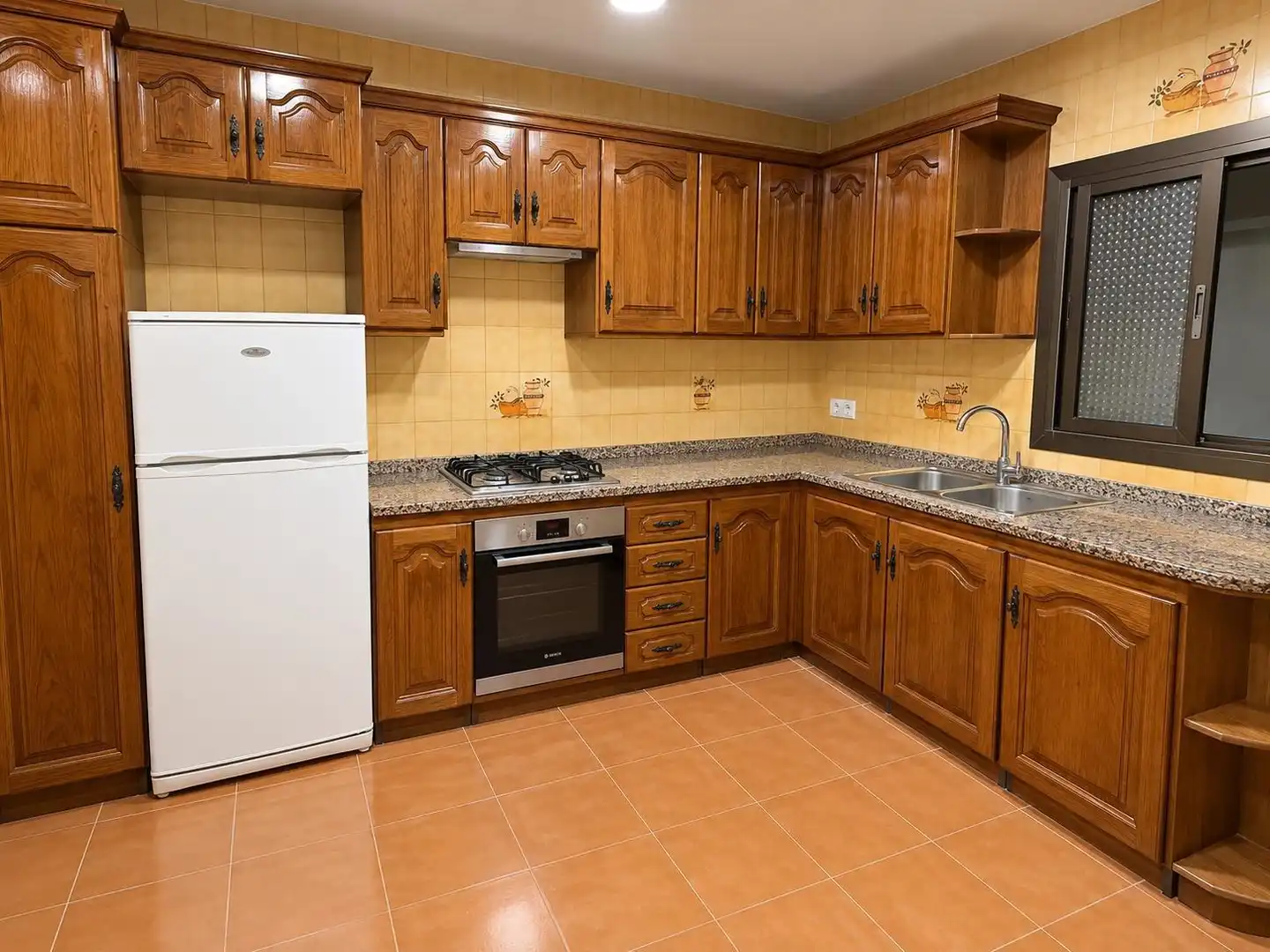 Kitchen of Flat for sale in L'Hospitalet de Llobregat  with Parquet flooring, Balcony and Alarm