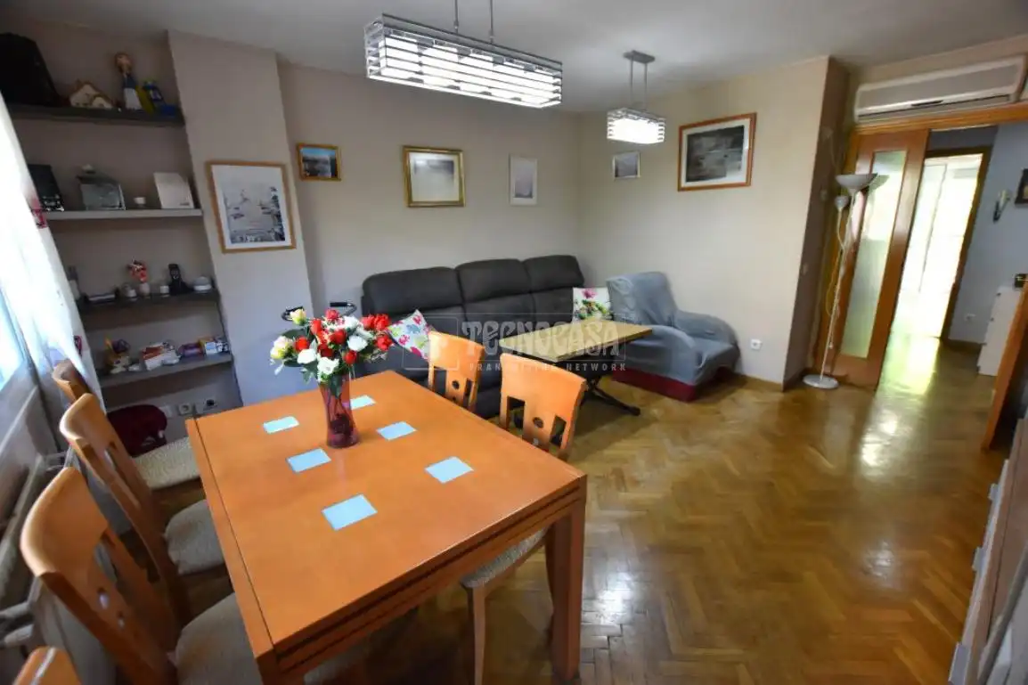 Living room of Flat for sale in Getafe  with Air Conditioner, Heating and Parquet flooring