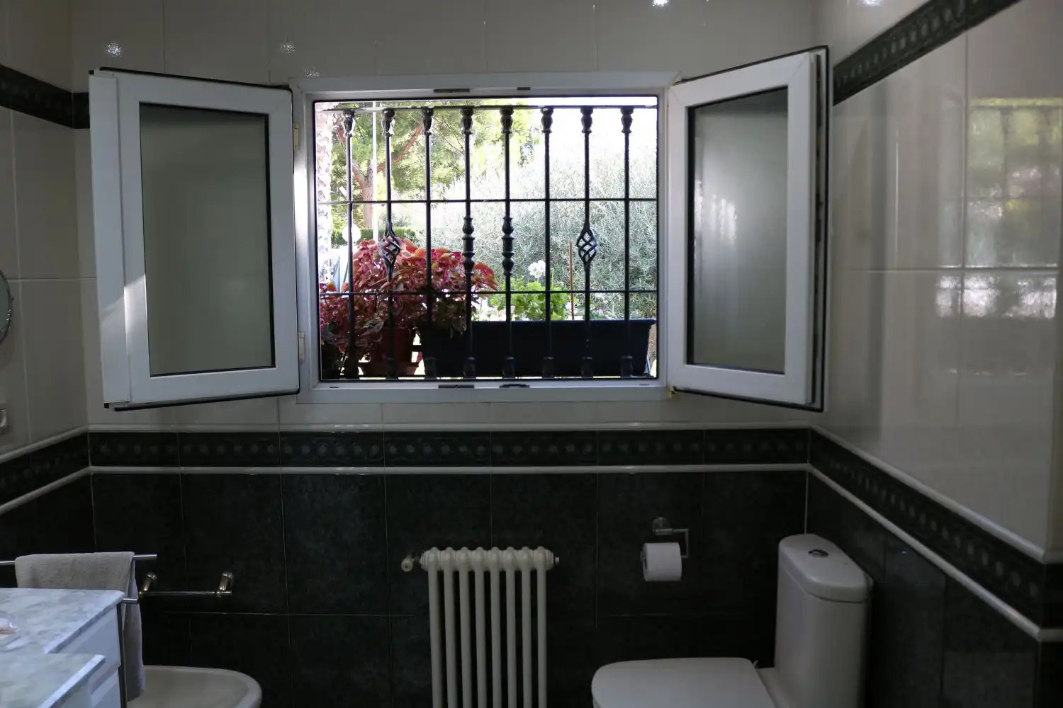 Bathroom of Houses for sale in Benicasim / Benicàssim  with Terrace and Storage room