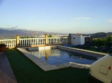 Casa rústica amb piscina en venda a Iznate