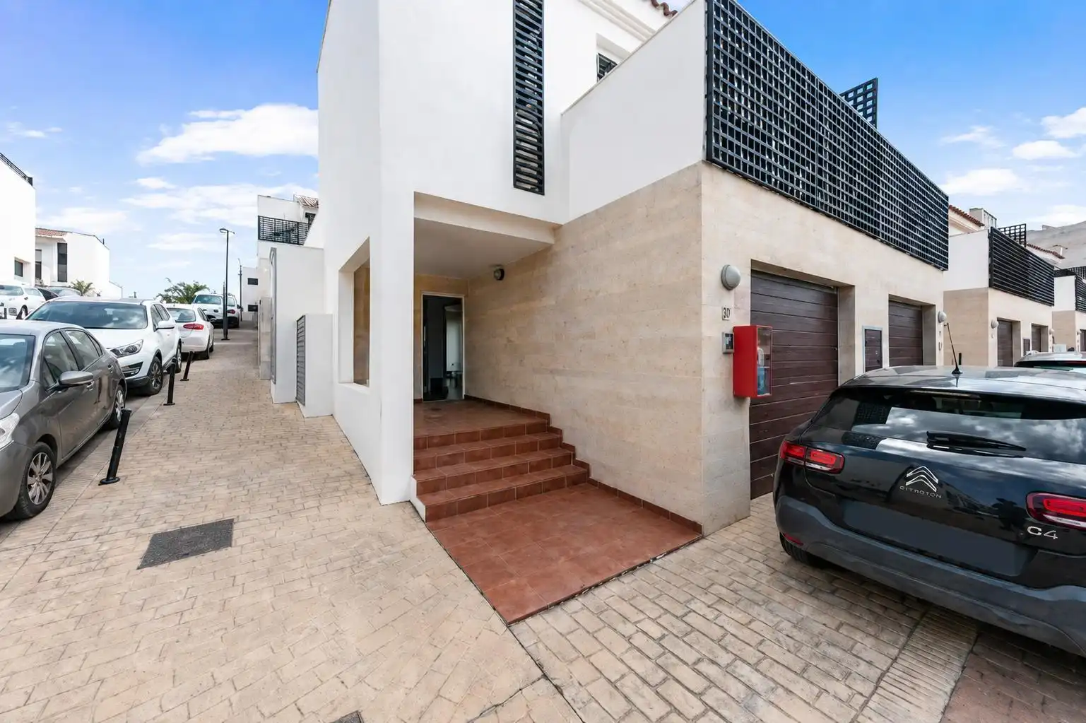 Vista exterior de Casa adosada en venta en Mijas con Jardín privado, Terraza y Trastero