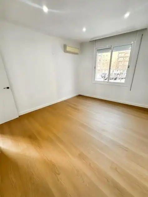 Schlafzimmer von Maisonette zum Verkauf in Badalona mit Klimaanlage und Parkett