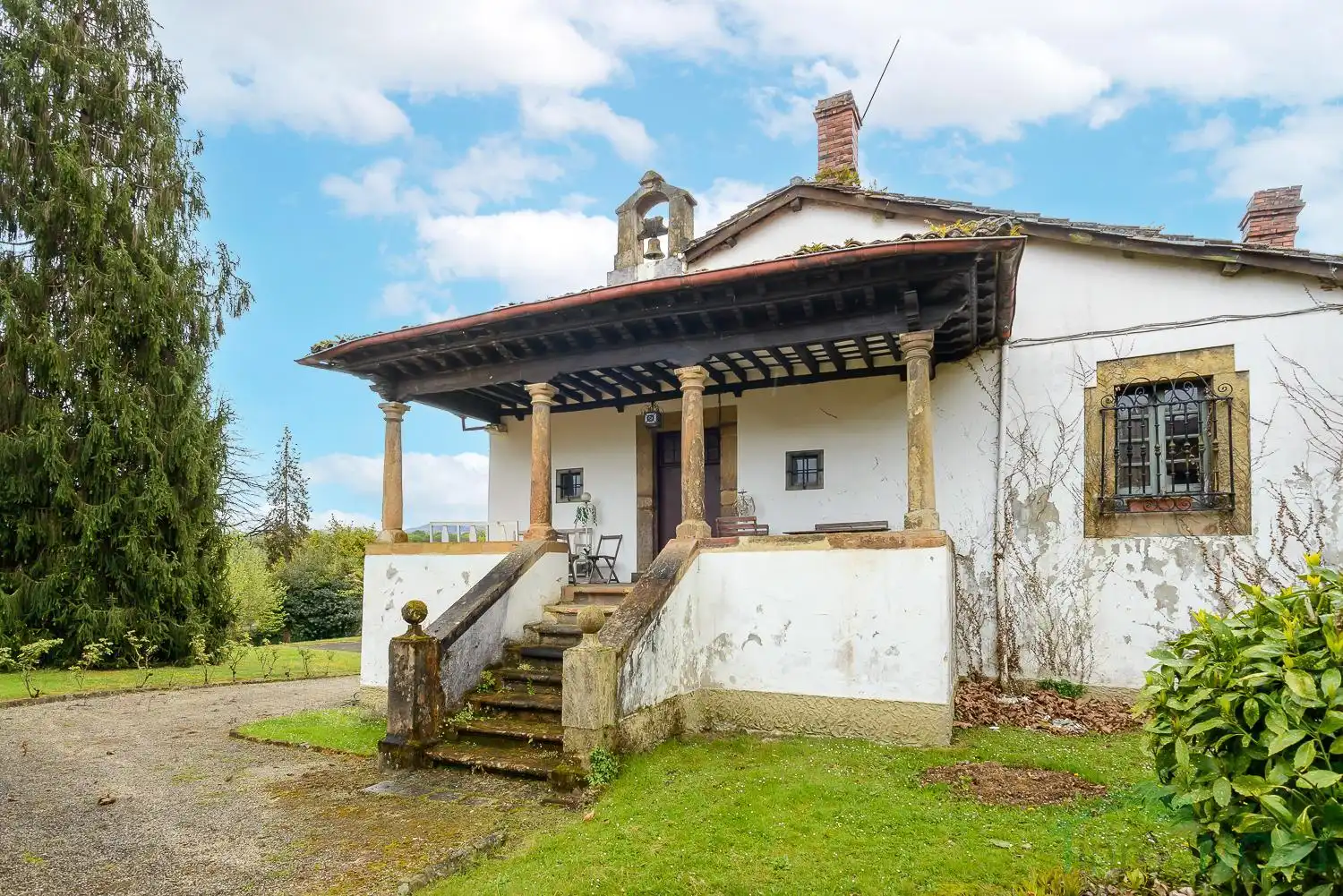 Vista exterior de Edificio en venta en Oviedo 