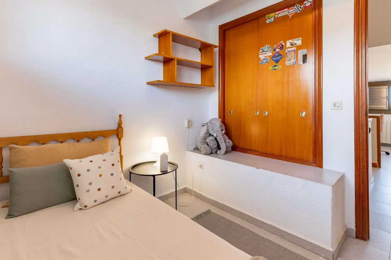Habitación de Casa adosada en venta en Paterna con Calefacción, Jardín privado y Terraza