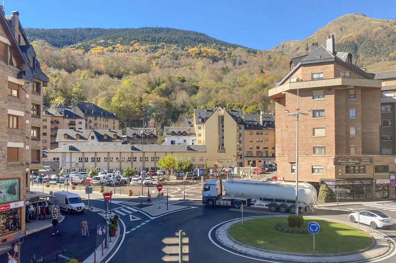 Vista exterior de Apartament en venda en Vielha e Mijaran amb Calefacció, Parquet i Traster