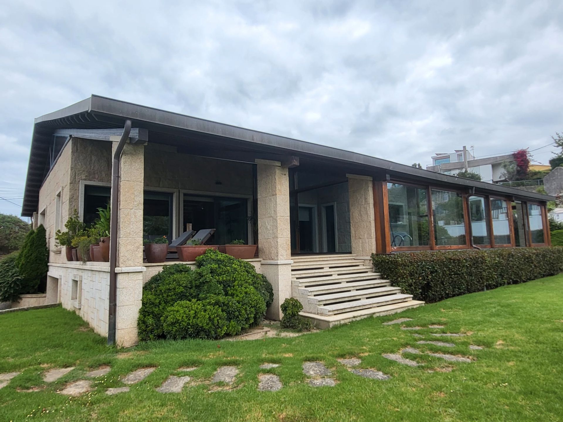 Vista exterior de Casa o xalet en venda en Nigrán amb Aire condicionat, Calefacció i Jardí privat