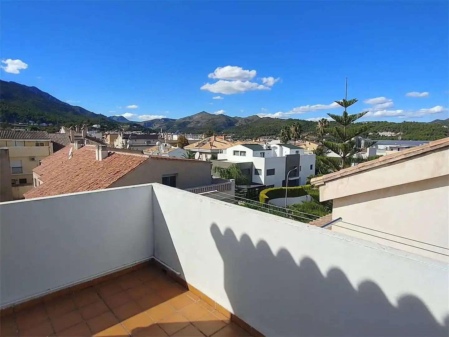 Vista exterior de Casa adosada en venda en Vilallonga / Villalonga amb Aire condicionat i Balcó