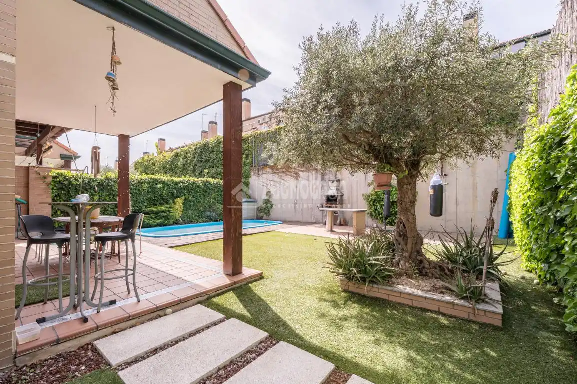 Terraza de Casa adosada en venta en Paracuellos de Jarama con Aire acondicionado, Calefacción y Jardín privado