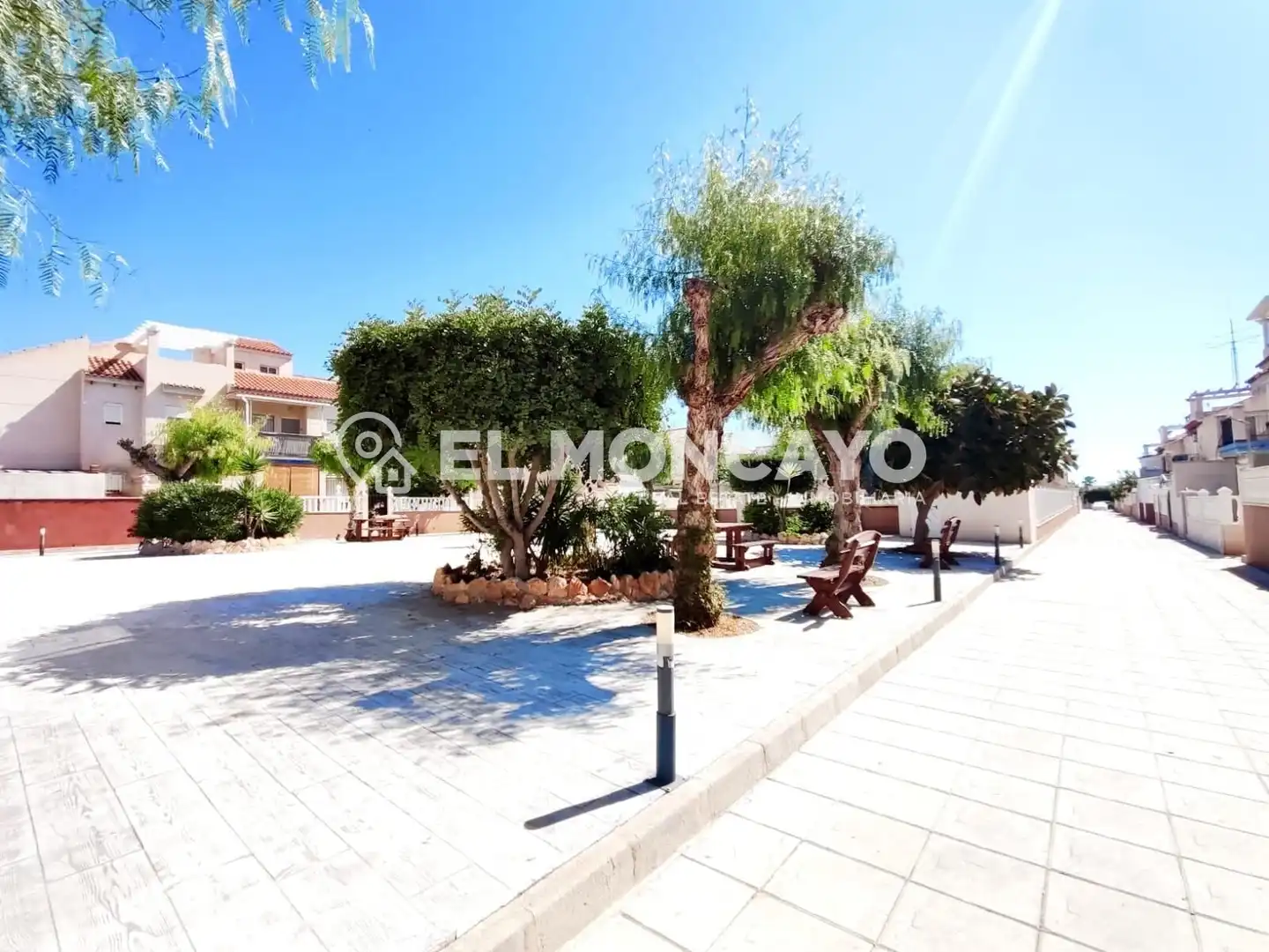 Vista exterior de Casa o xalet en venda en Orihuela amb Aire condicionat, Calefacció i Jardí privat