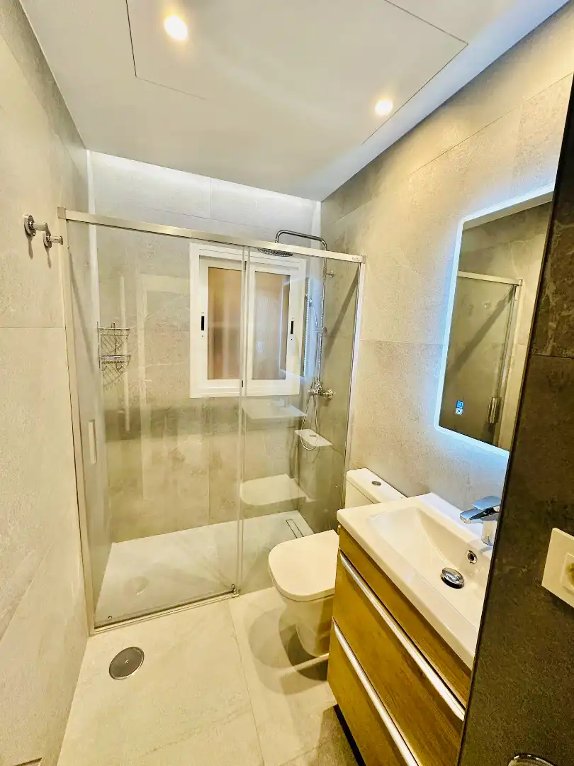 Flat for rent in Calle Gran Vía de Colón, Centro - Sagrario