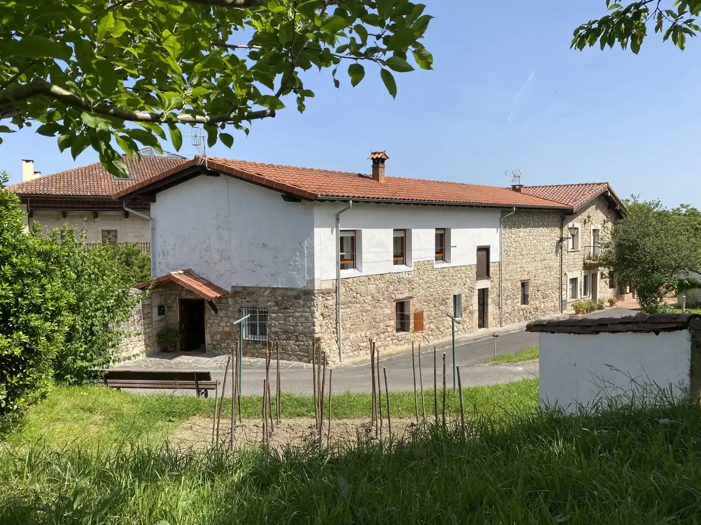 Vista exterior de Casa adosada en venta en Torrelavega  con Jardín privado