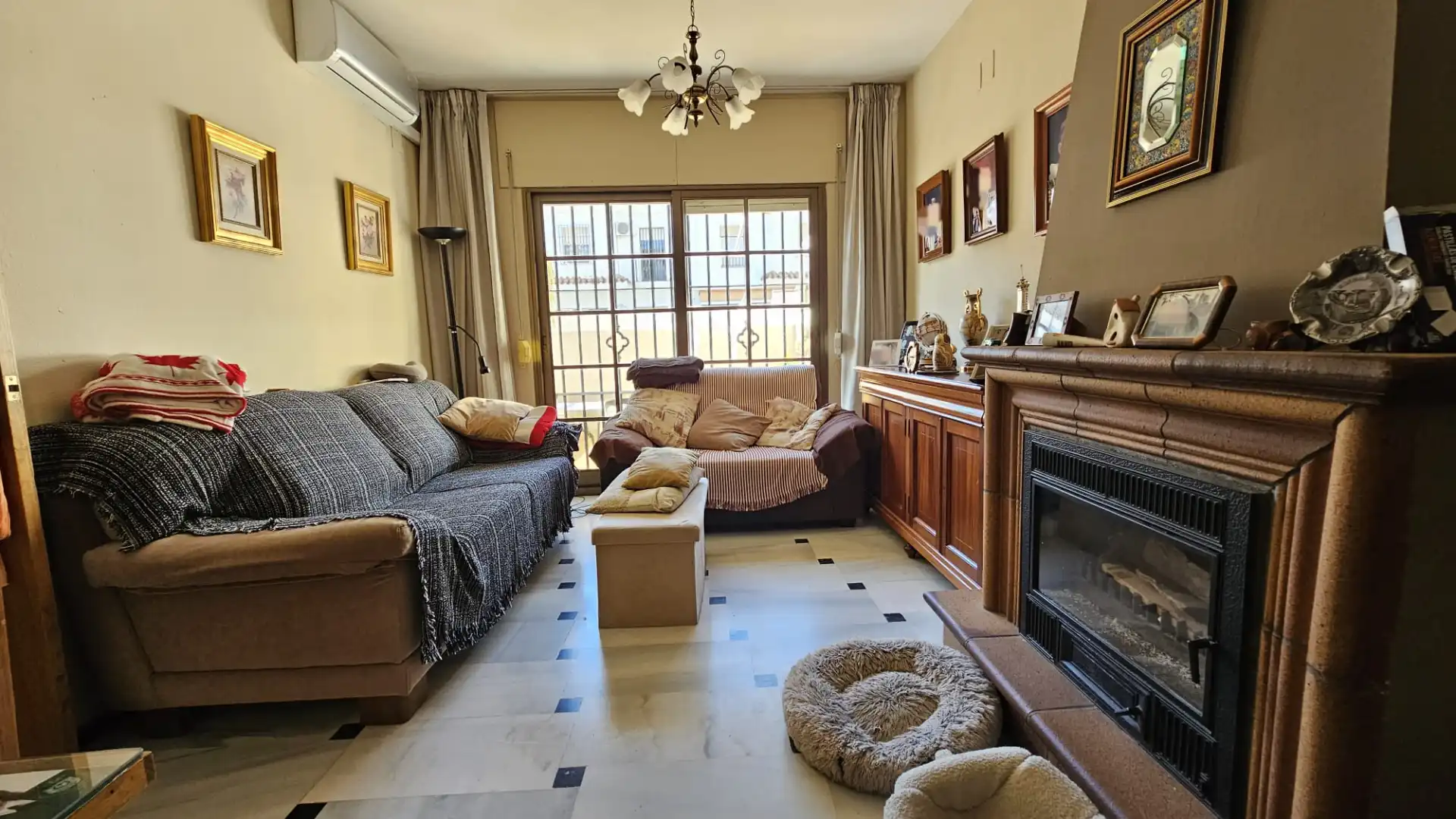 Living room of Detached homes for sale in Jerez de la Frontera  with Air Conditioner, Private garden and Terrace