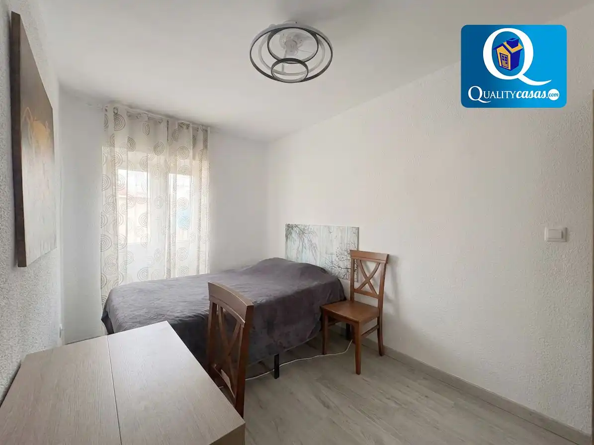 Habitación de Apartamento en venta en Alicante / Alacant con Aire acondicionado y Balcón