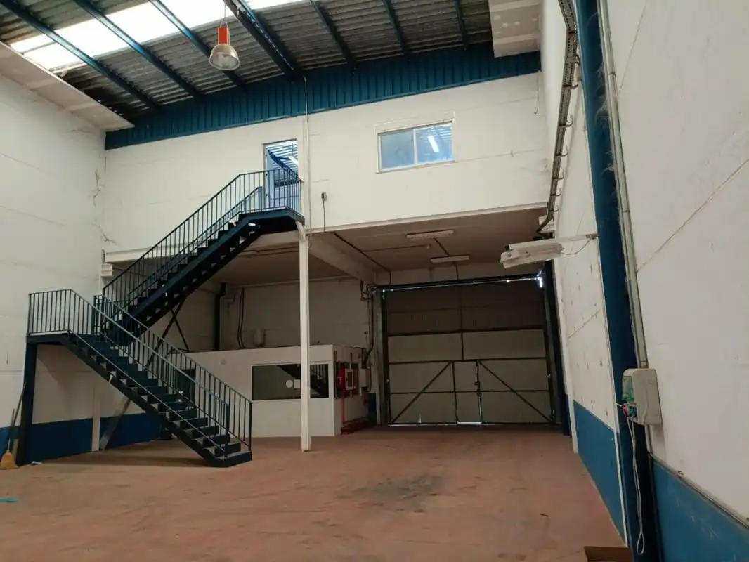 Local comercial en venta en C. Aluminio