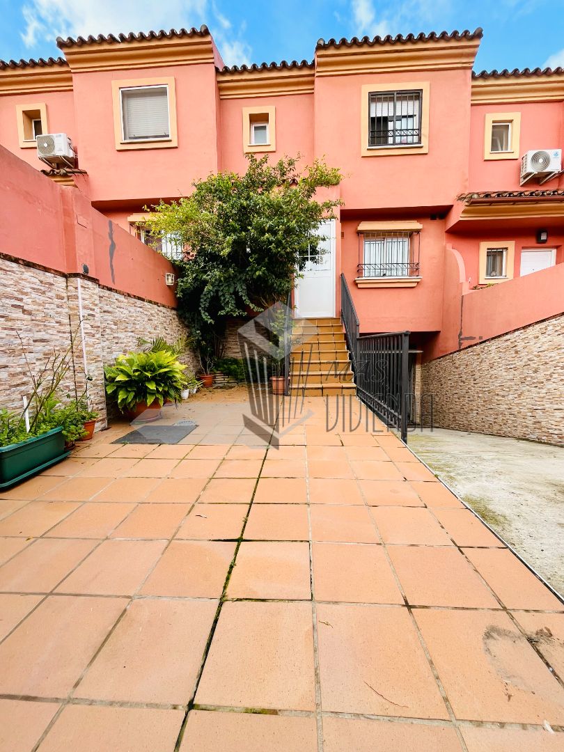 Vista exterior de Casa adosada en venda en Algeciras