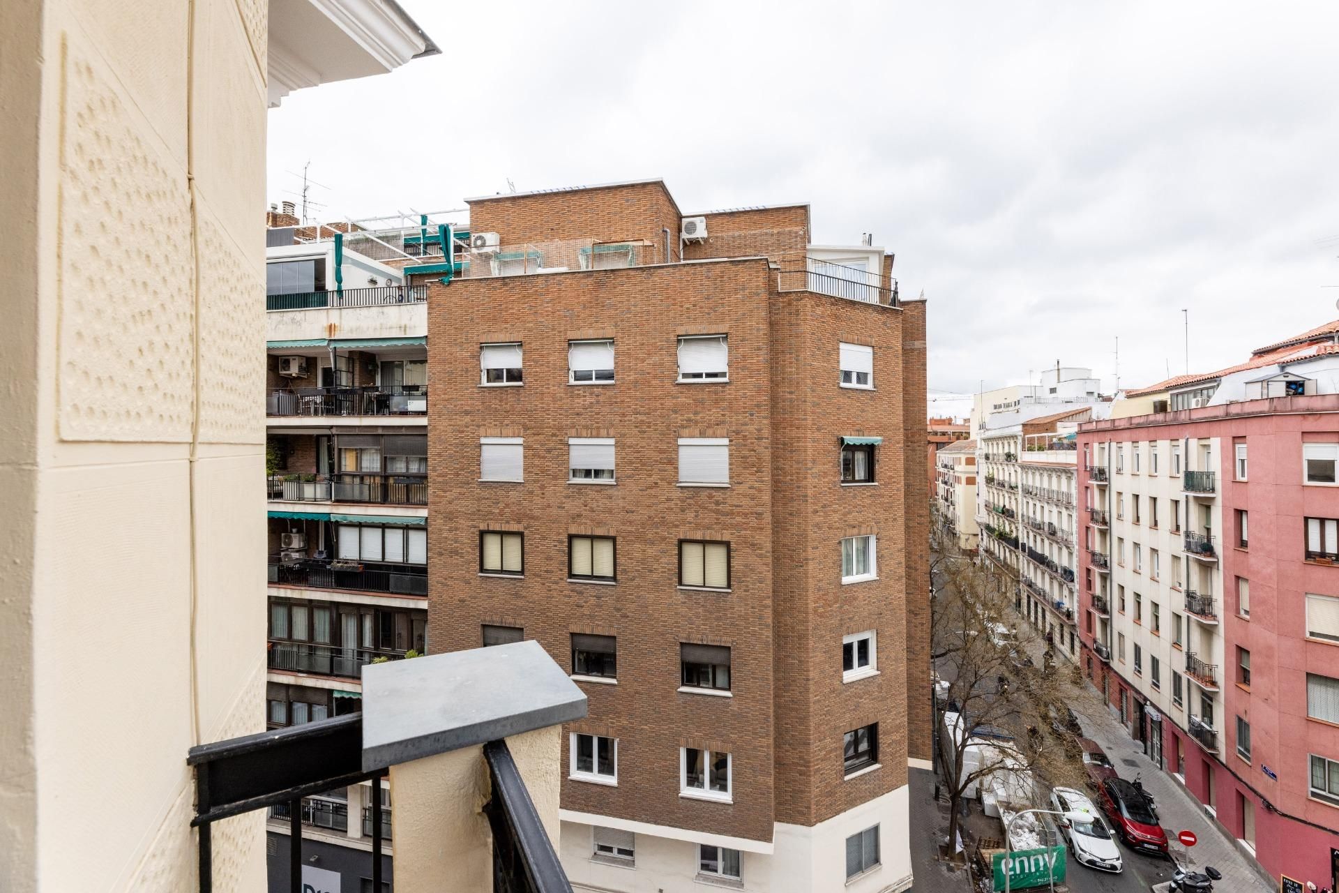Exterior view of Flat to rent in  Madrid Capital  with Air Conditioner, Parquet flooring and Balcony