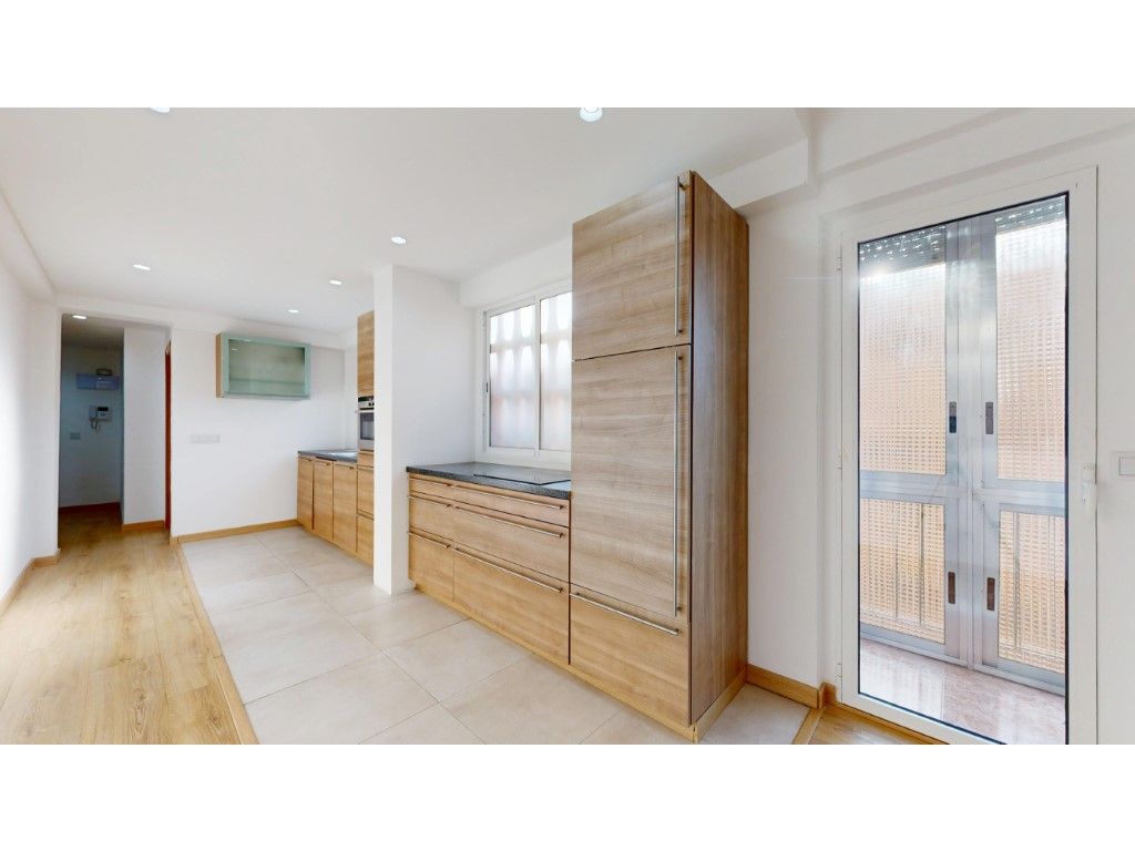 Flat for sale in Avenida Virgen Desamparados, Avenida de la Paz