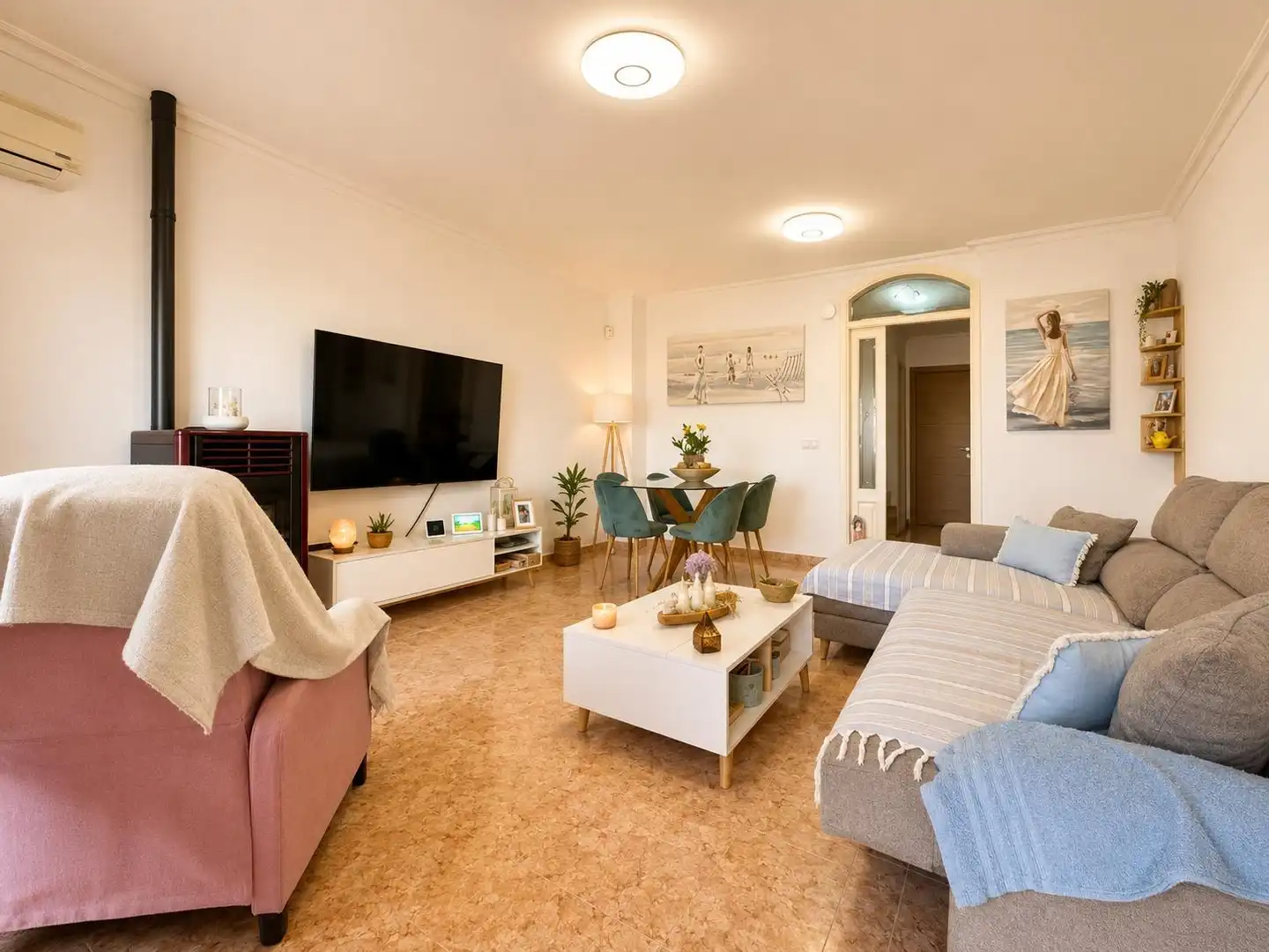 Sala d'estar de Casa adosada en venda en Santa Margalida amb Aire condicionat, Jardí privat i Terrassa