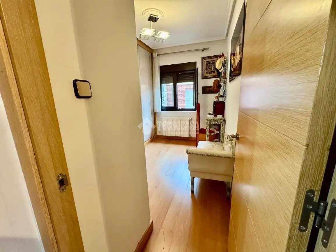 Casa o xalet en venda en El Astillero   amb Calefacció, Parquet i Terrassa