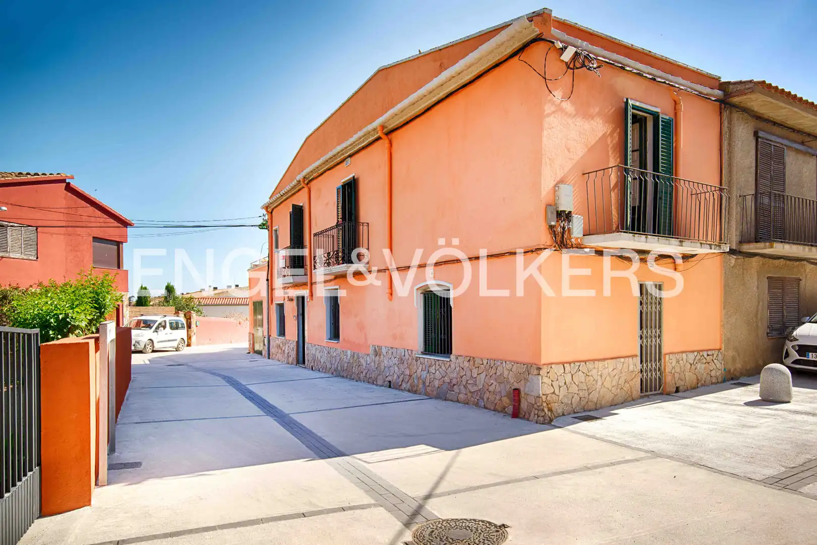 Vista exterior de Casa adosada en venta en Garriguella con Calefacción, Jardín privado y Terraza