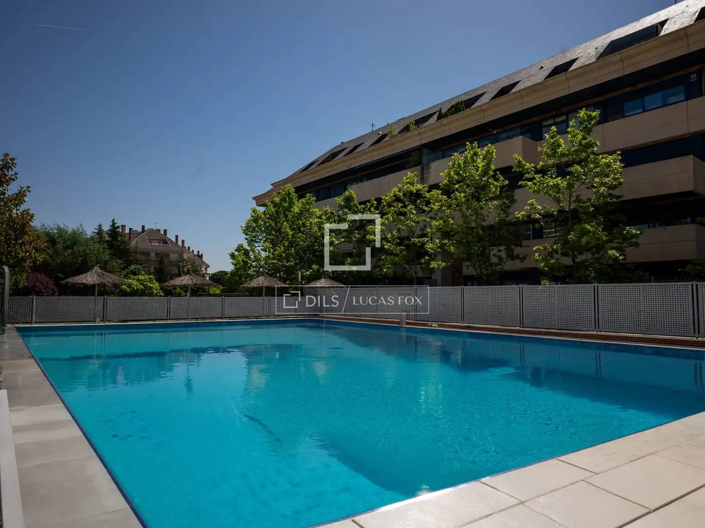Schwimmbecken von Wohnung zur Miete in Majadahonda mit Klimaanlage, Heizung und Privatgarten