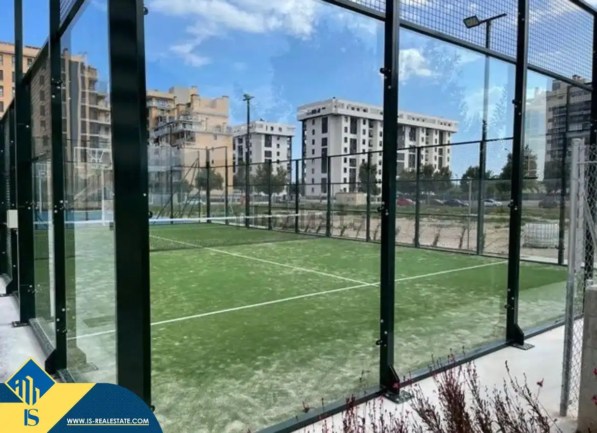 Vista exterior de Piso en venta en Alicante / Alacant con Terraza, Amueblado y Piscina comunitaria