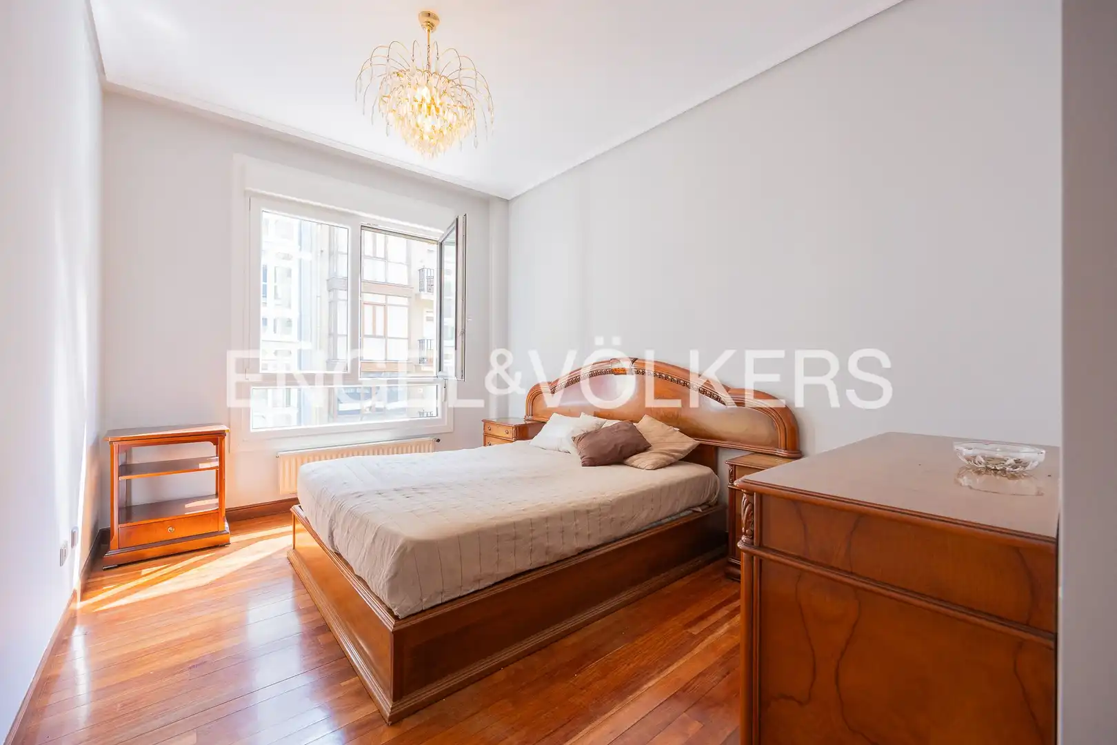 Schlafzimmer von Wohnung zum Verkauf in Bilbao  mit Heizung, Parkett und Balkon