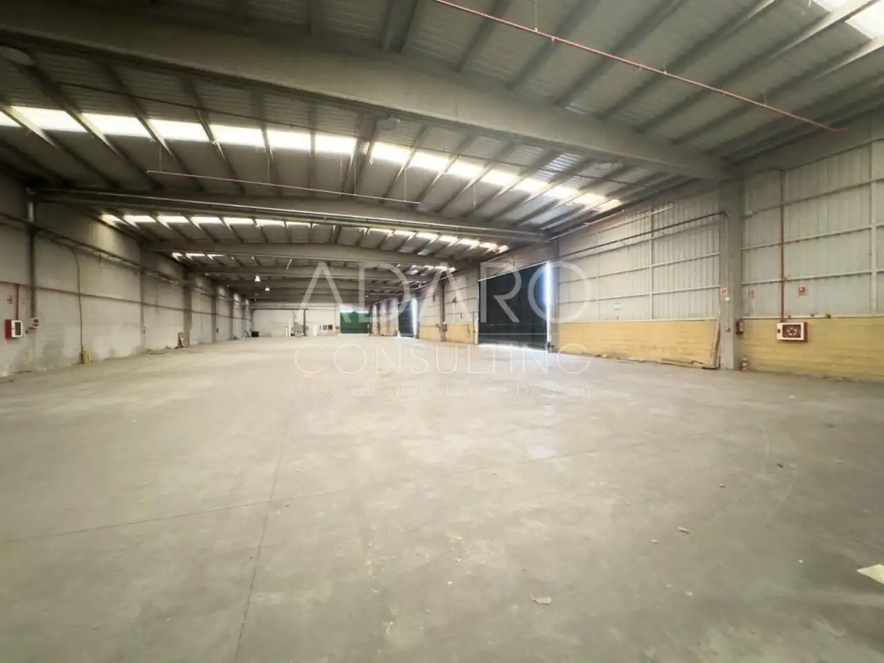 Nave industrial en venta en Meco con Alarma