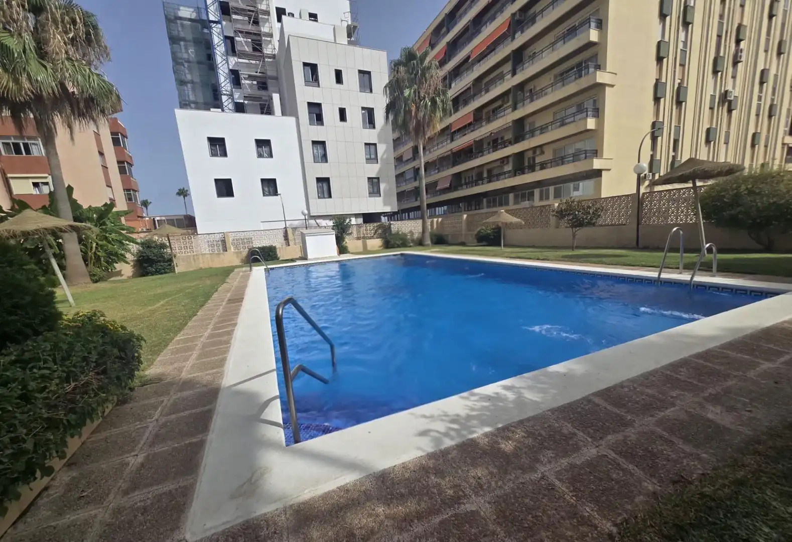 Schwimmbecken von Wohnung zur Miete in Torremolinos mit Klimaanlage, Terrasse und Möbliert