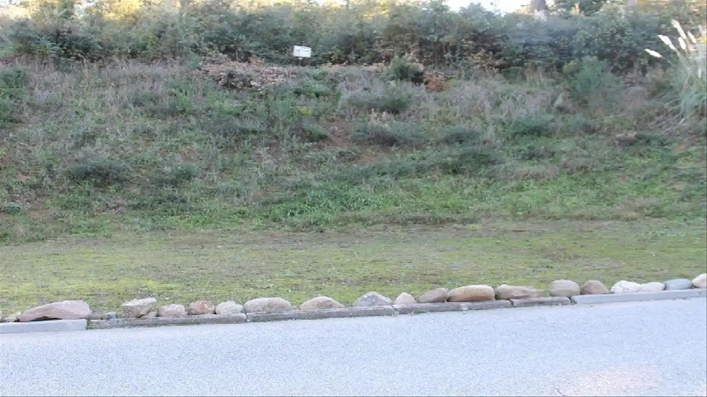 Terreno residencial en venta en Carrer Llenega Blanca 16, imagen 2