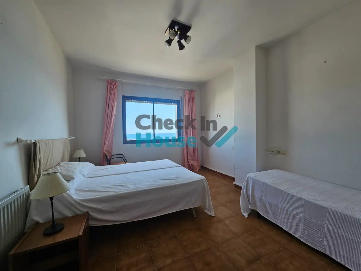Habitación de Casa adosada en venta en Sant Feliu de Guíxols con Calefacción, Terraza y Balcón