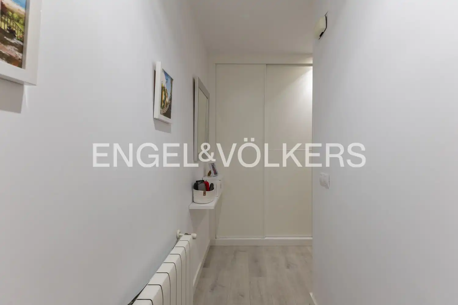 Flat for sale in Valencia  with Air Conditioner and Heating