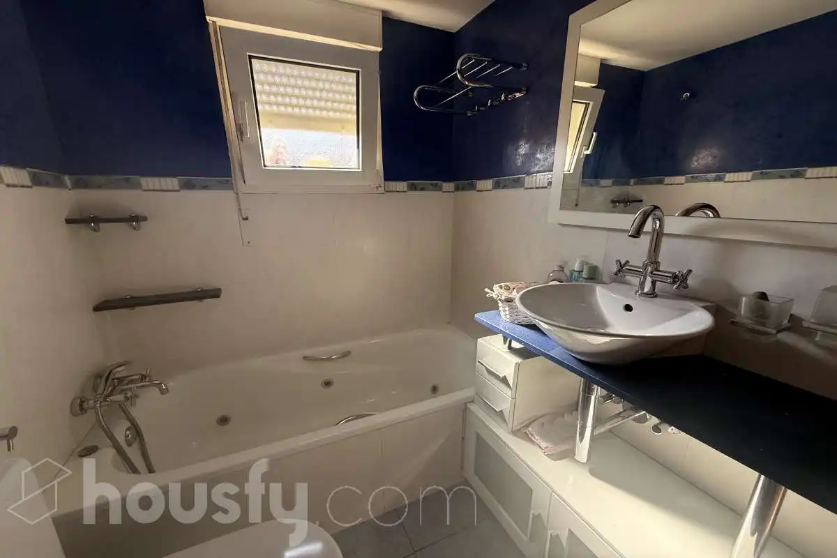 Badezimmer von Maisonette zur Miete in Madrid mit Klimaanlage, Heizung und Terrasse