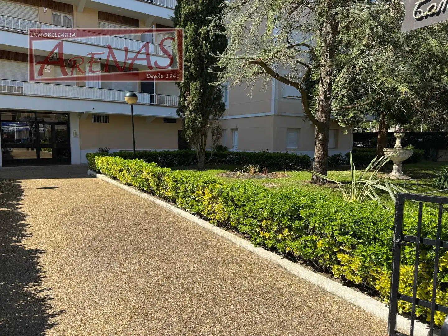 Vista exterior de Apartament en venda en Laredo amb Calefacció, Jardí privat i Moblat