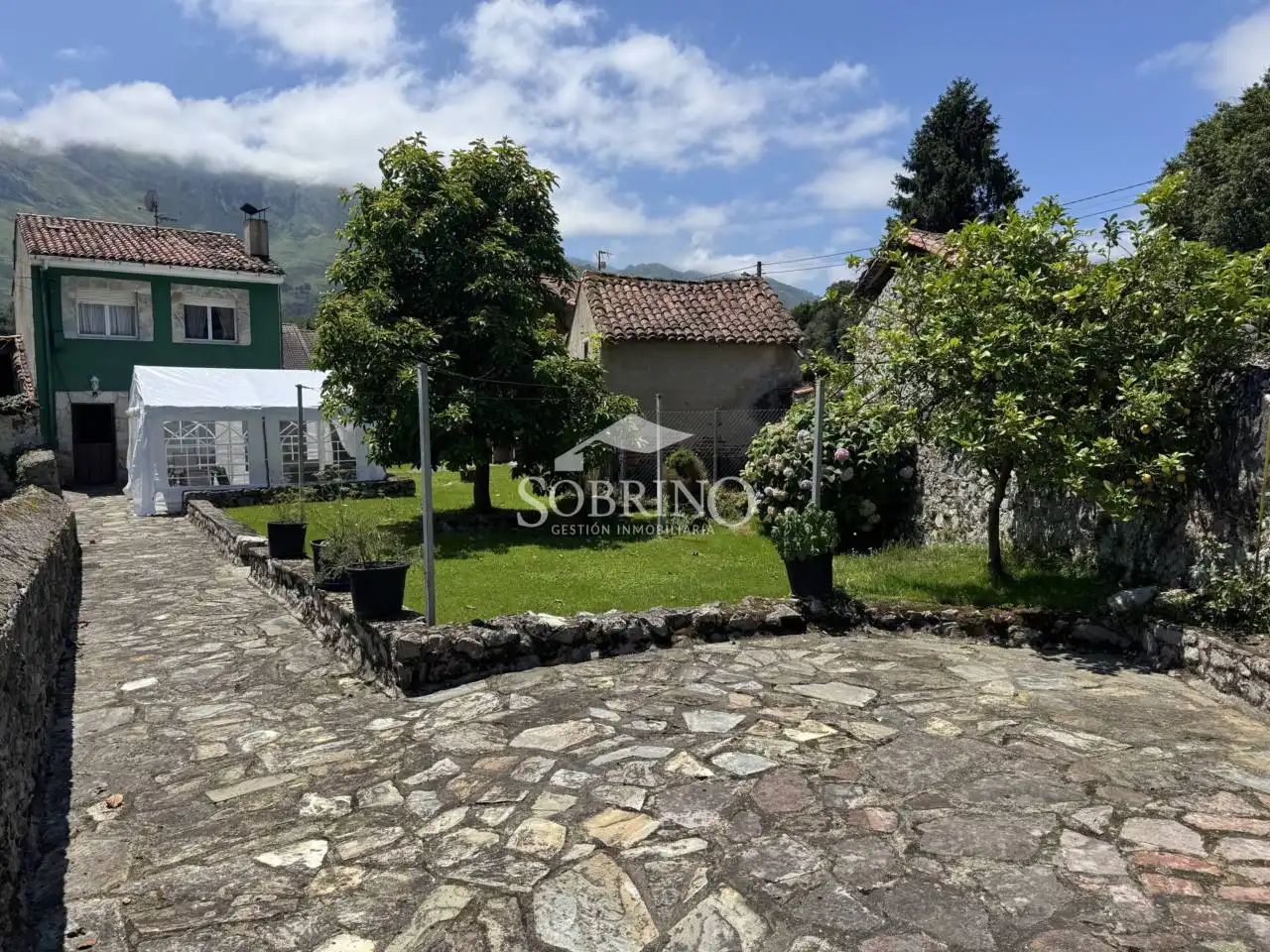 Casa o xalet en venda en Llanes amb Calefacció i Jardí privat